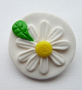 Georgia P Designs - Polymer Clay daisy Flower Brooch